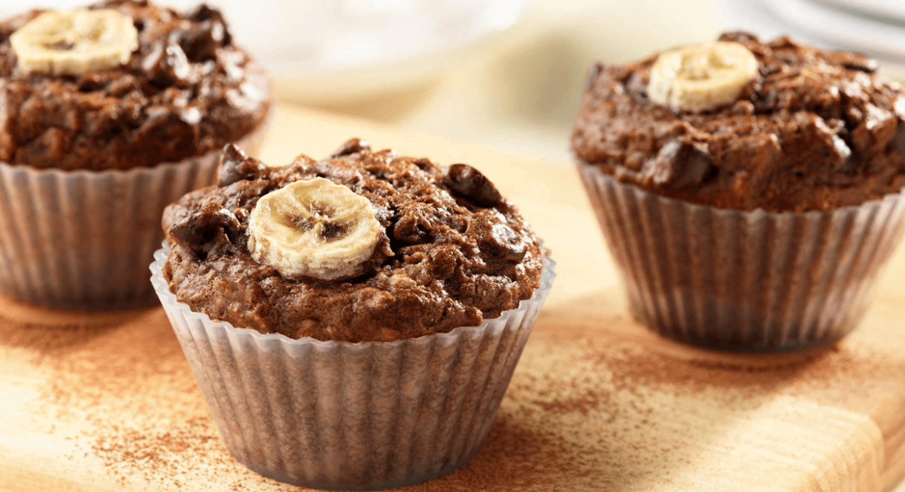 Muffin alla banana e gocce di cioccolato