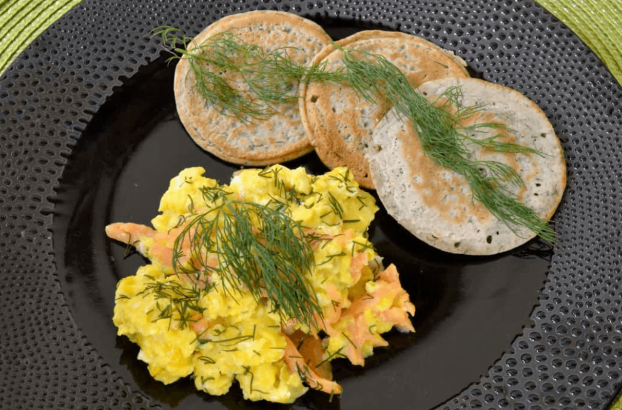Uova strapazzate con salmone affumicato